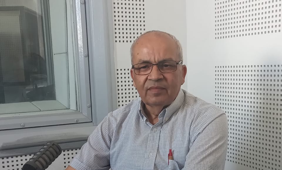  هل هي نهاية الجمهورية الخامسة في فرنسا؟